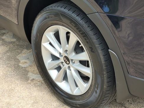 Used 2020 Kia Sorento LX AWD/4WD image 7