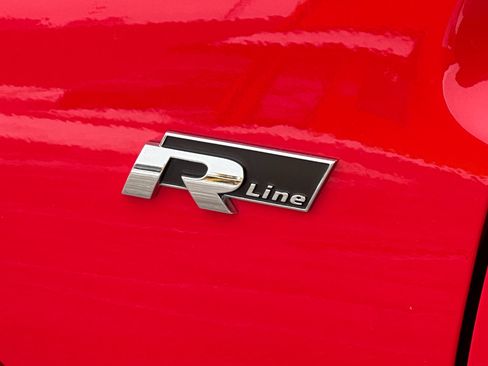 Used 2015 Volkswagen Beetle R-Line image 9