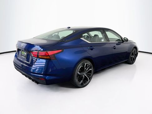 Used 2024 Nissan Altima 2.5 SR FWD image 9