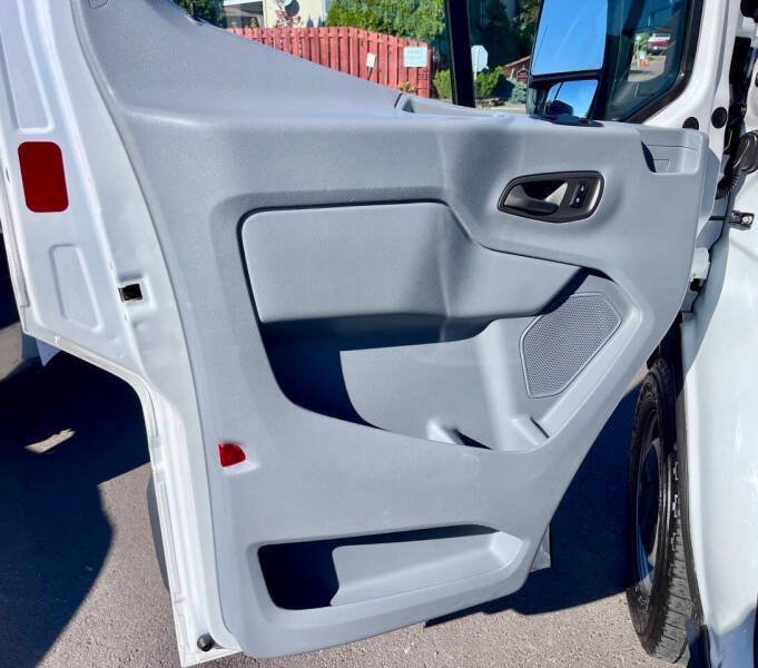 Used 2018 Ford Transit 250 138 RWD image 17