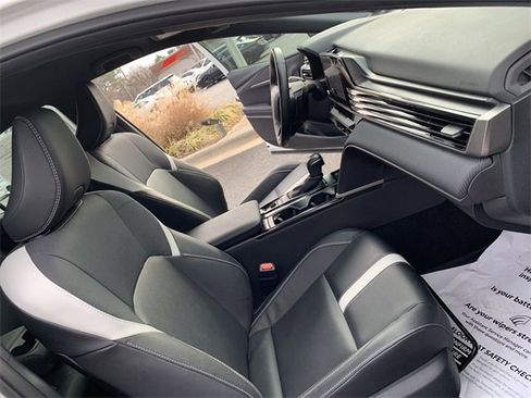 Used 2025 Toyota Camry SE image 14