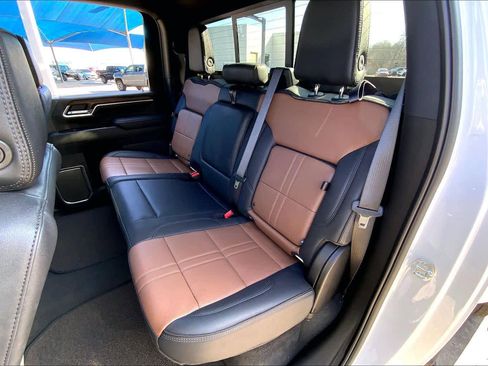 Used 2025 Chevrolet Silverado 3500 High Country w/ Technology Package image 20