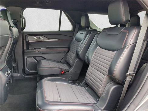 Used 2025 Ford Explorer ST-Line image 19