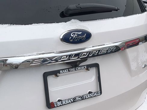 Used 2017 Ford Explorer XLT w/ Equipment Group 202A image 18