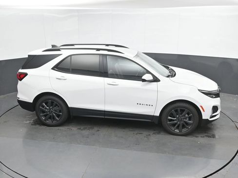 Used 2024 Chevrolet Equinox RS FWD image 32