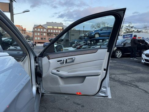Used 2014 Mercedes-Benz E 350 4MATIC Sedan image 12