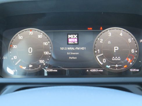 Used 2025 Land Rover Defender 110 X-Dynamic SE image 22