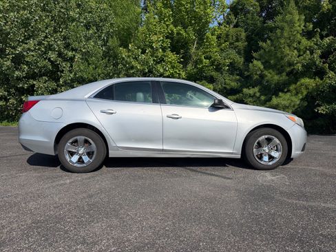Used 2016 Chevrolet Malibu LT FWD image 17