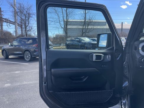 Certified 2025 Jeep Wrangler Sahara image 31