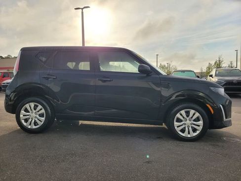 Used 2023 Kia Soul LX image 14