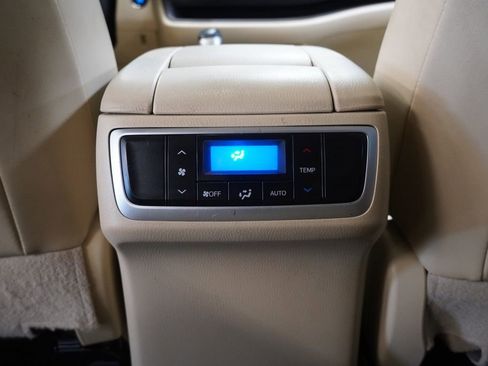 Used 2015 Toyota Highlander XLE image 30