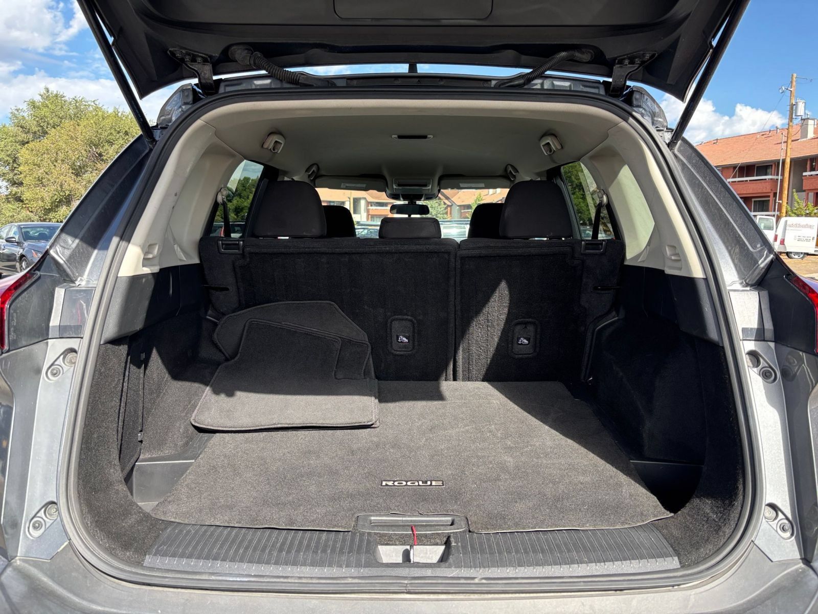 Used 2023 Nissan Rogue S AWD/4WD image 29