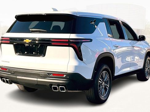 Used 2024 Chevrolet Traverse LS image 6