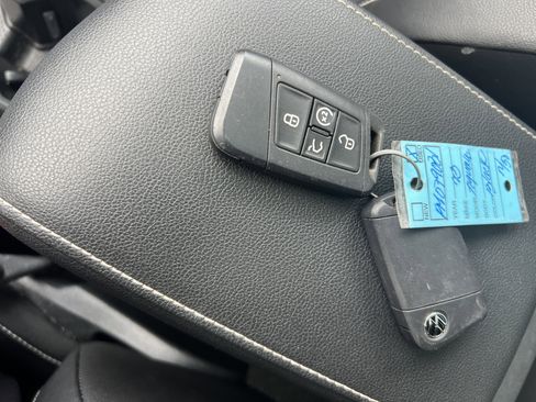 Certified 2023 Volkswagen Tiguan SE w/ Panoramic Sunroof Package image 34