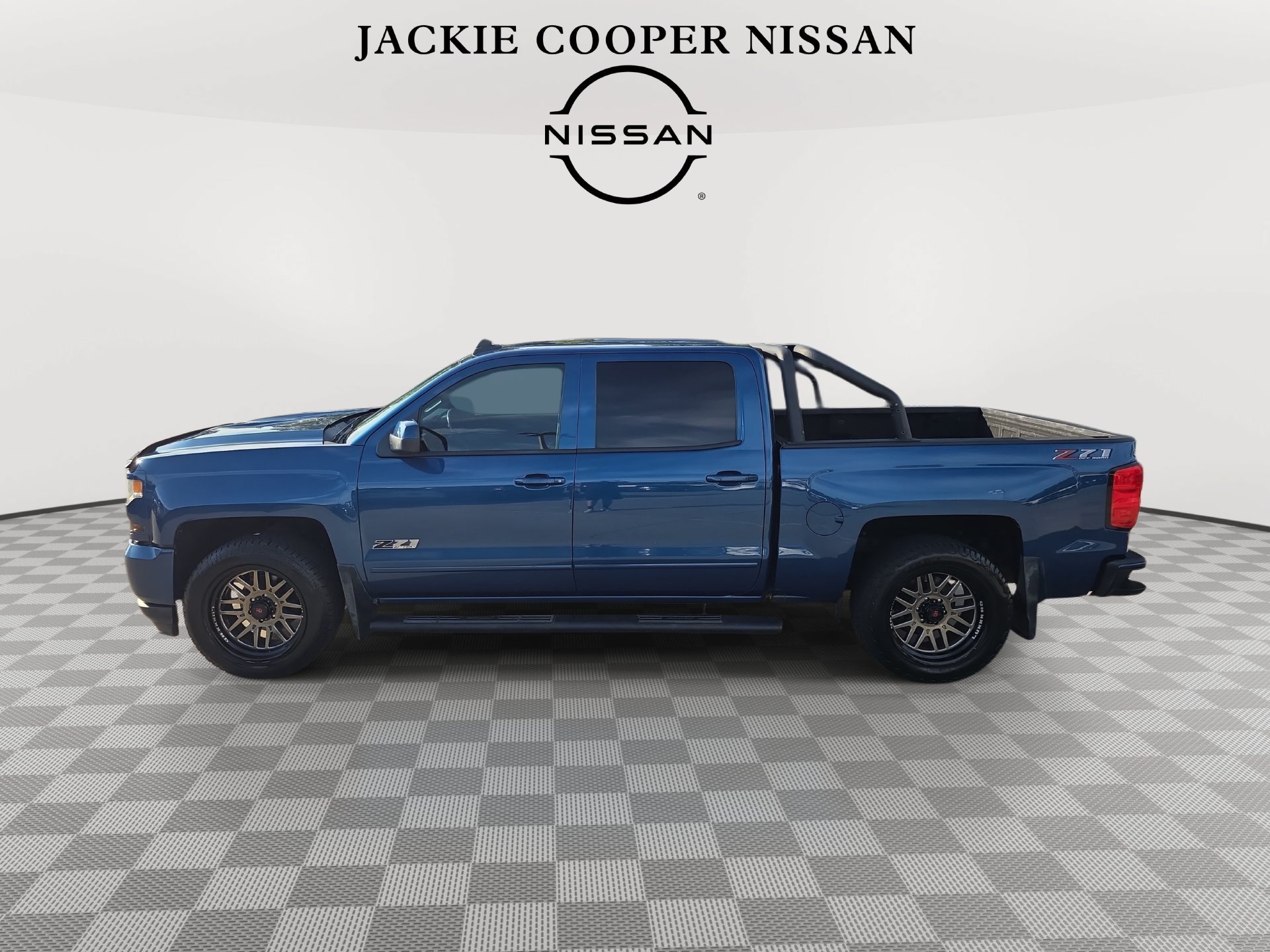 Used 2018 Chevrolet Silverado 1500 LT w/ All Star Edition AWD/4WD image 8