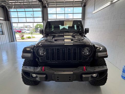 Used 2024 Jeep Wrangler Unlimited Rubicon AWD/4WD image 3