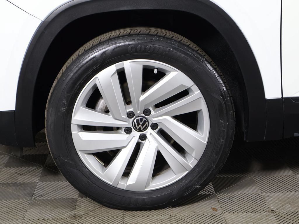 Used 2022 Volkswagen Atlas Cross Sport SE FWD image 22