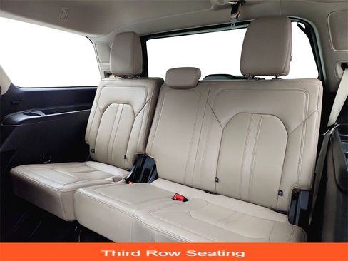 Used 2023 Ford Expedition Limited image 26