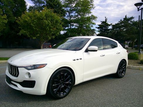 Used 2019 Maserati Levante AWD/4WD image 18