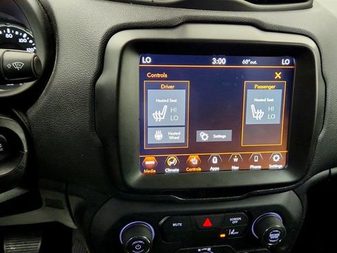 Used 2022 Jeep Renegade Latitude w/ Convenience Group AWD/4WD image 16