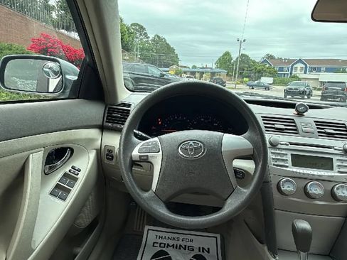 Used 2010 Toyota Camry LE FWD image 20