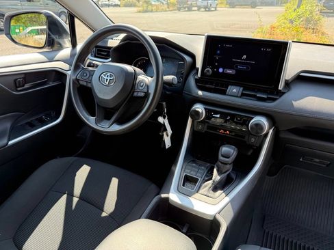 Used 2024 Toyota RAV4 LE AWD/4WD image 21