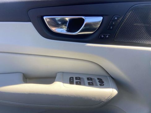 Certified 2023 Volvo XC60 B5 Ultimate w/ Protection Package Premier image 20