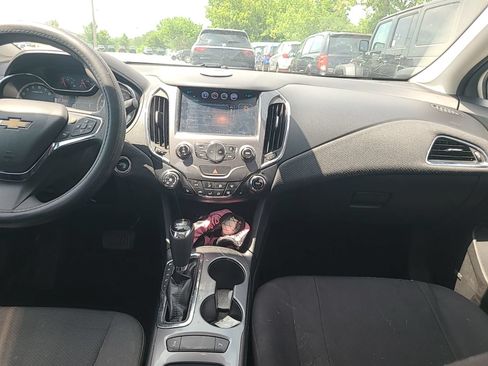 Used 2018 Chevrolet Cruze LT w/ LT True North Edition FWD image 7
