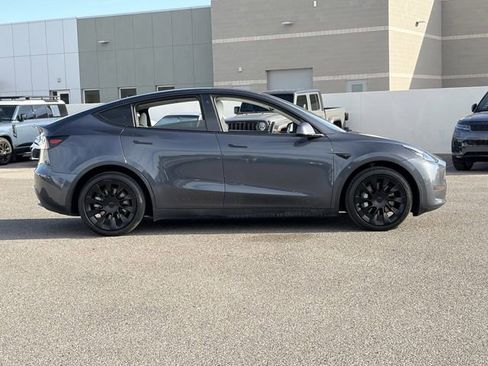 Used 2021 Tesla Model Y Long Range image 26