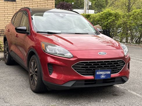 Used 2022 Ford Escape SE w/ SE Sport Appearance Package AWD/4WD image 1