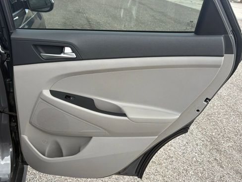 Used 2021 Hyundai Tucson SE image 15