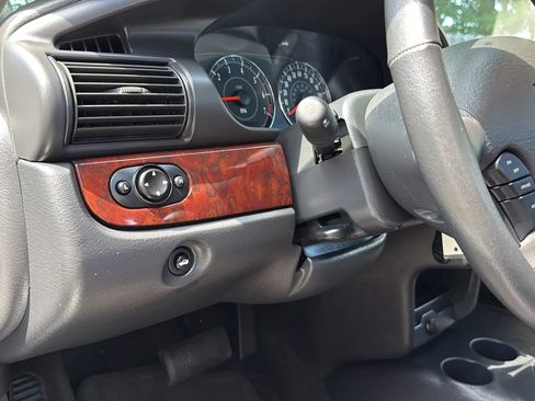 Used 2002 Chrysler Sebring LXi w/ Security Group FWD image 44