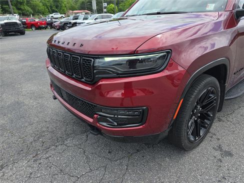 Used 2024 Jeep Wagoneer Series II AWD/4WD image 8
