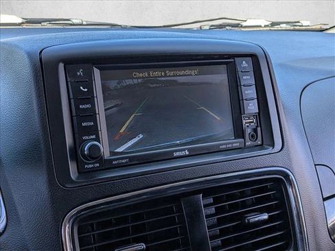 Used 2018 Dodge Grand Caravan SE w/ UConnect Hands-Free Group FWD image 17