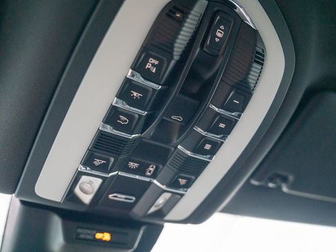 Certified 2026 Porsche Macan AWD/4WD image 22