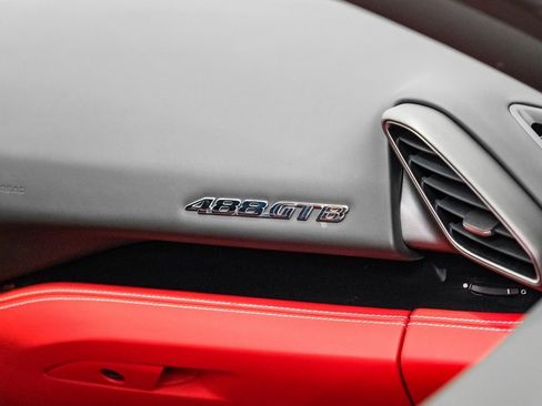 Used 2019 Ferrari 488 GTB Base image 31