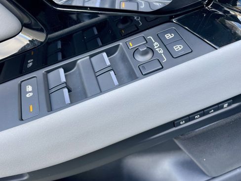 Certified 2024 Land Rover Range Rover Evoque S image 11