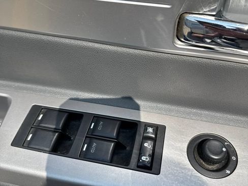 Used 2008 Chrysler Sebring Touring FWD image 11