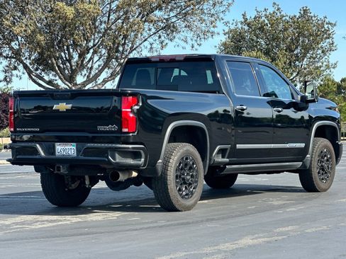 Used 2024 Chevrolet Silverado 2500 High Country w/ High Country Premium Package AWD/4WD image 4