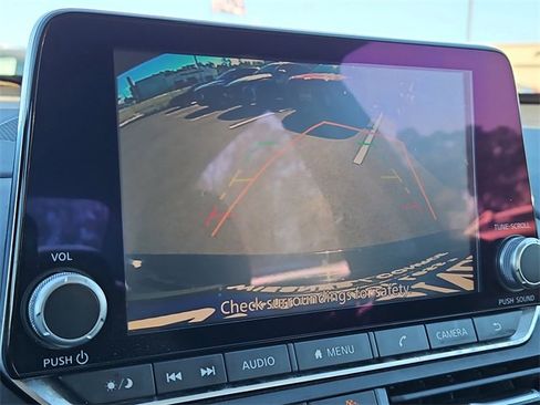 Used 2023 Nissan Altima 2.5 SV image 2