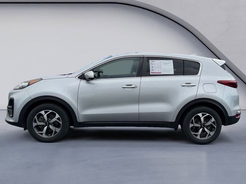 Used 2020 Kia Sportage LX image 2