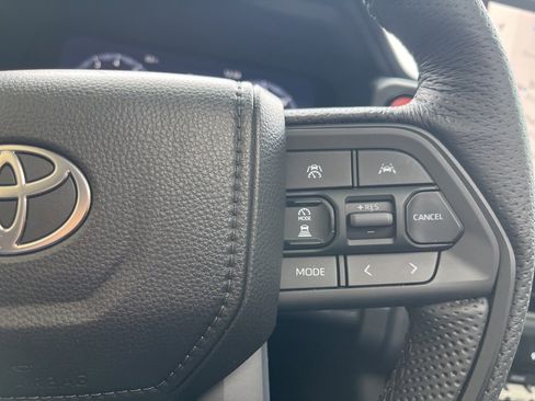 Used 2025 Toyota Tacoma TRD Sport image 22