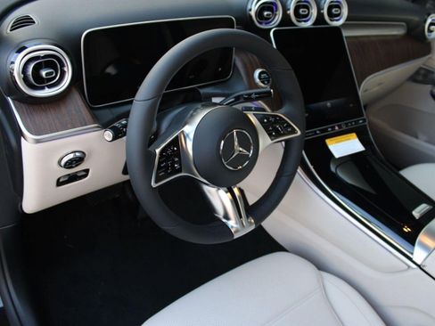 Used 2026 Mercedes-Benz GLC 300 image 4