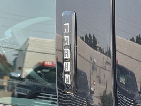 Used 2024 Ford F150 Platinum AWD/4WD image 30