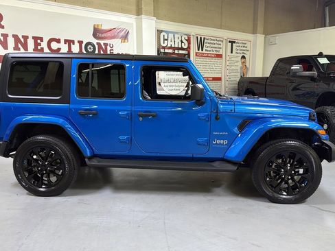 Used 2022 Jeep Wrangler Unlimited Sahara w/ Cold Weather Group AWD/4WD image 4