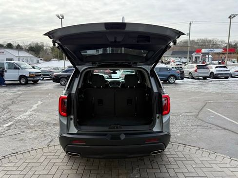 Used 2023 GMC Acadia SLE w/ Driver Convenience Package image 11