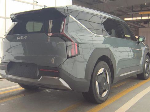 Certified 2024 Kia EV9 Wind image 3