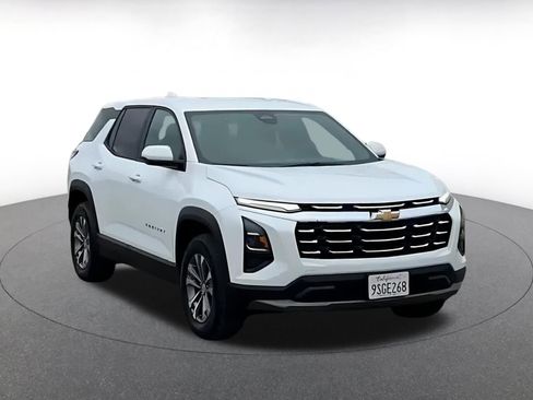 Used 2025 Chevrolet Equinox LT image 3