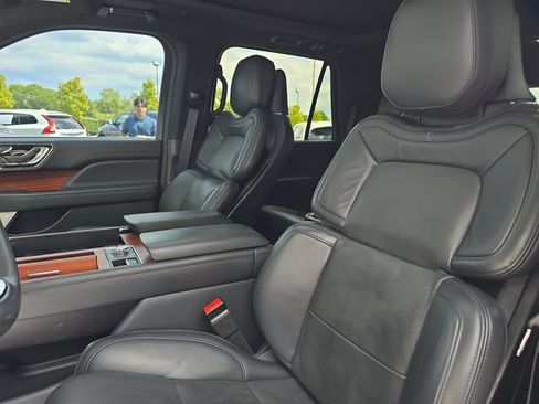 Used 2024 Lincoln Navigator Reserve AWD/4WD image 5