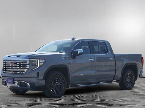 Used 2024 GMC Sierra 1500 Denali w/ Technology Package AWD/4WD image 8